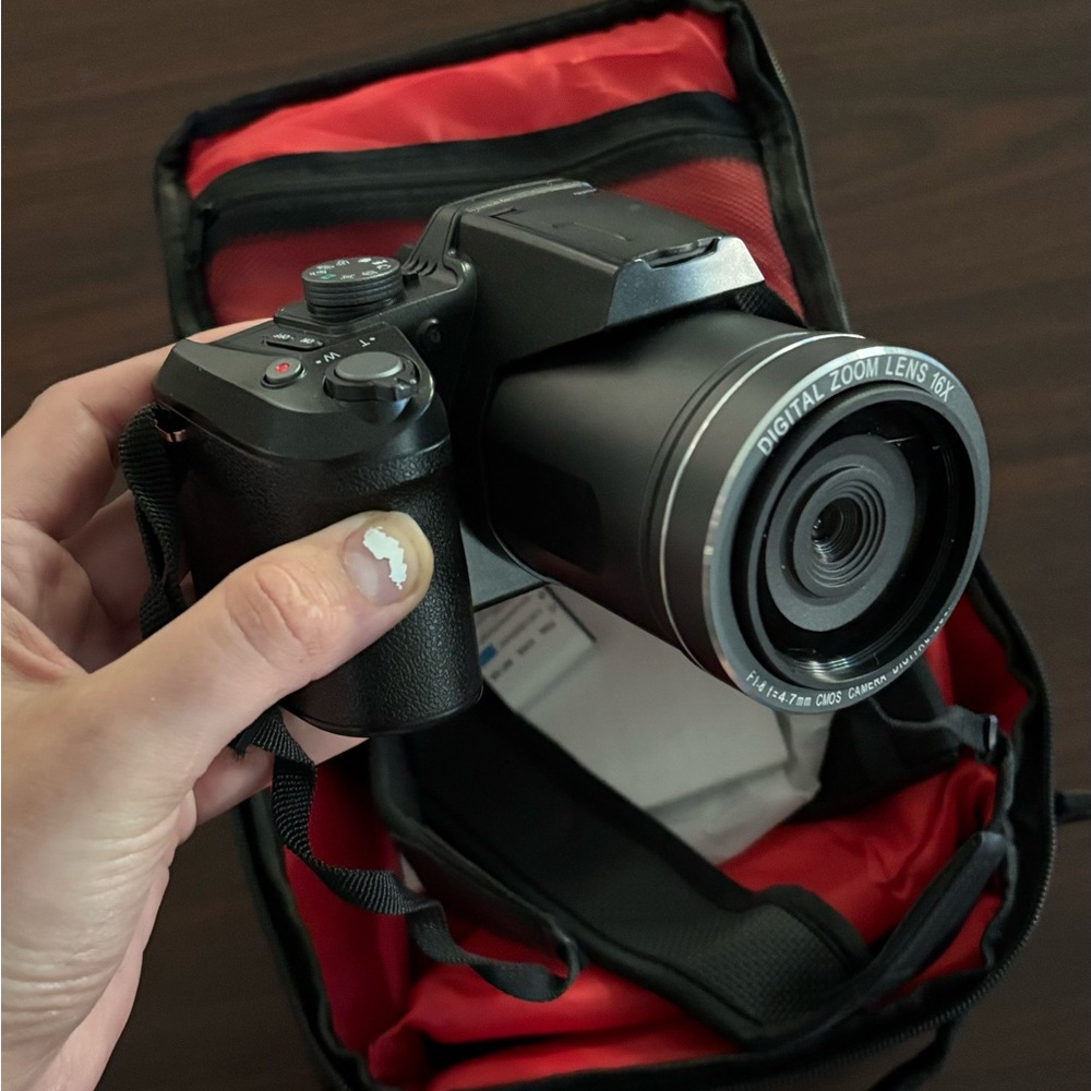 Digital camera - Picture 2 of 6